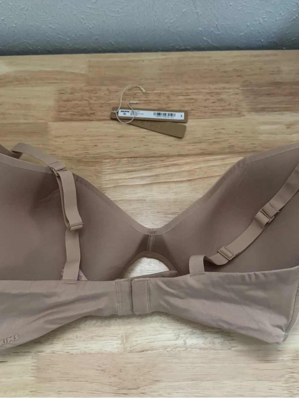 SKIMS Clay Wireless Form TShirt Bra - Picture 3 of 9